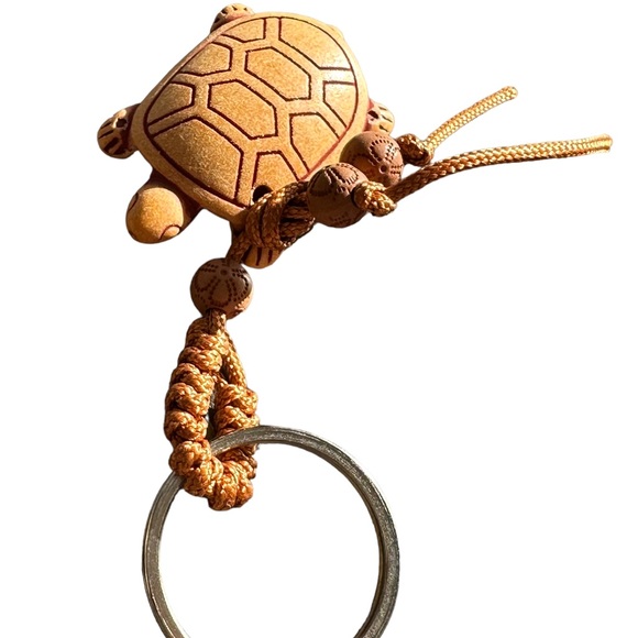 Polyresin Carved Brown Turtle Keychain - Picture 5 of 6